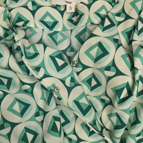 🩷💜Entro Green & White Puff Sleeve Mini Dress – Size Small🩷💚 - Picture 7 of 8